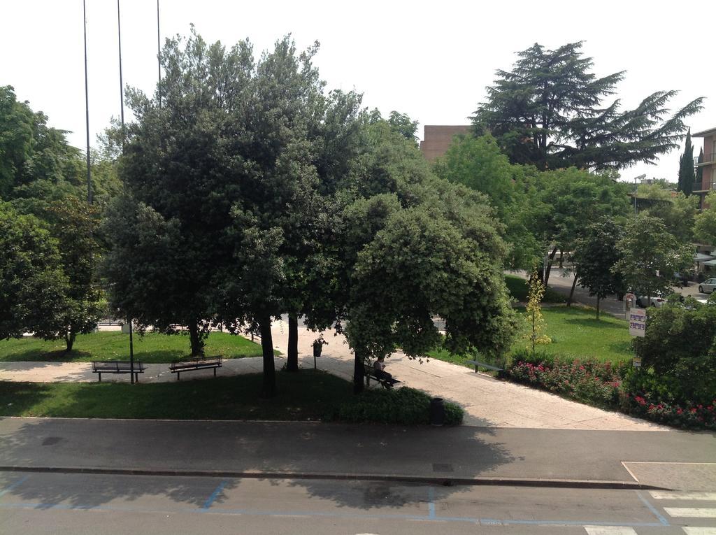 Ai Giardini Rooms -Vicino Ospedale Borgo Trento E Centro Storico Verona Exterior photo